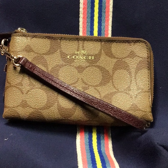Coach Handbags - Coach Signature Brown Wristlet with Burgundy Accents EUC